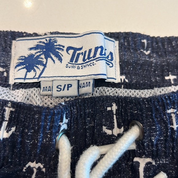 Never worn swim trunks - Picture 2 of 3